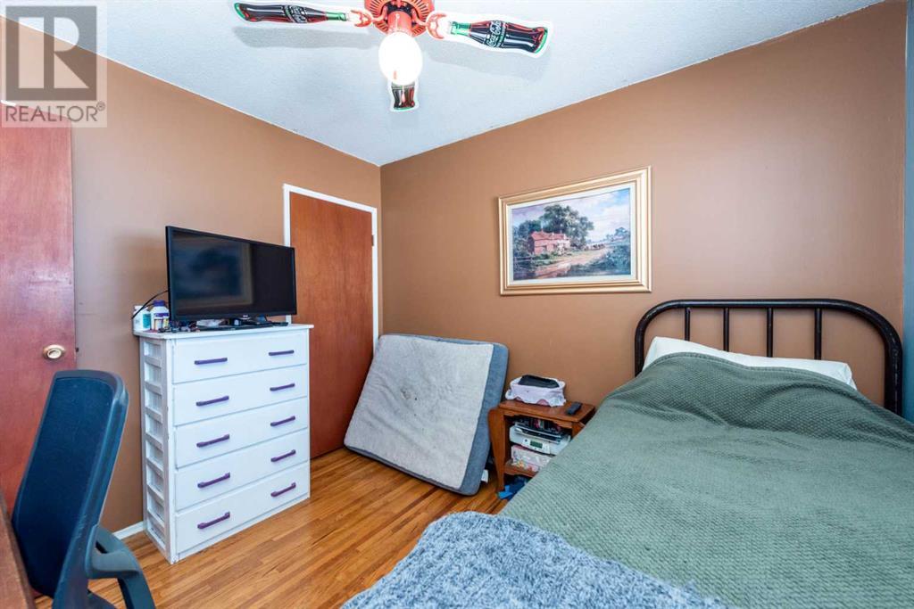 Single Family House Bungalow for Sale in  Forman Crescent SE Forest Heights Calgary 