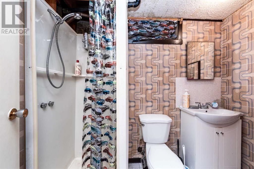 Single Family House Bungalow for Sale in  Forman Crescent SE Forest Heights Calgary 