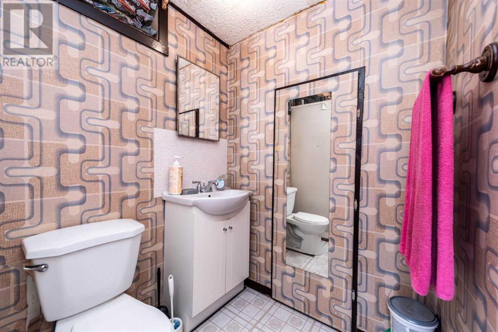 Single Family House Bungalow for Sale in  Forman Crescent SE Forest Heights Calgary 
