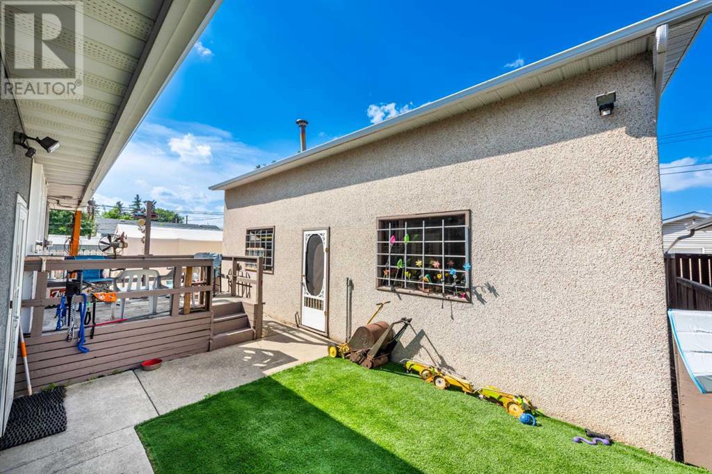 Single Family House Bungalow for Sale in  Forman Crescent SE Forest Heights Calgary 