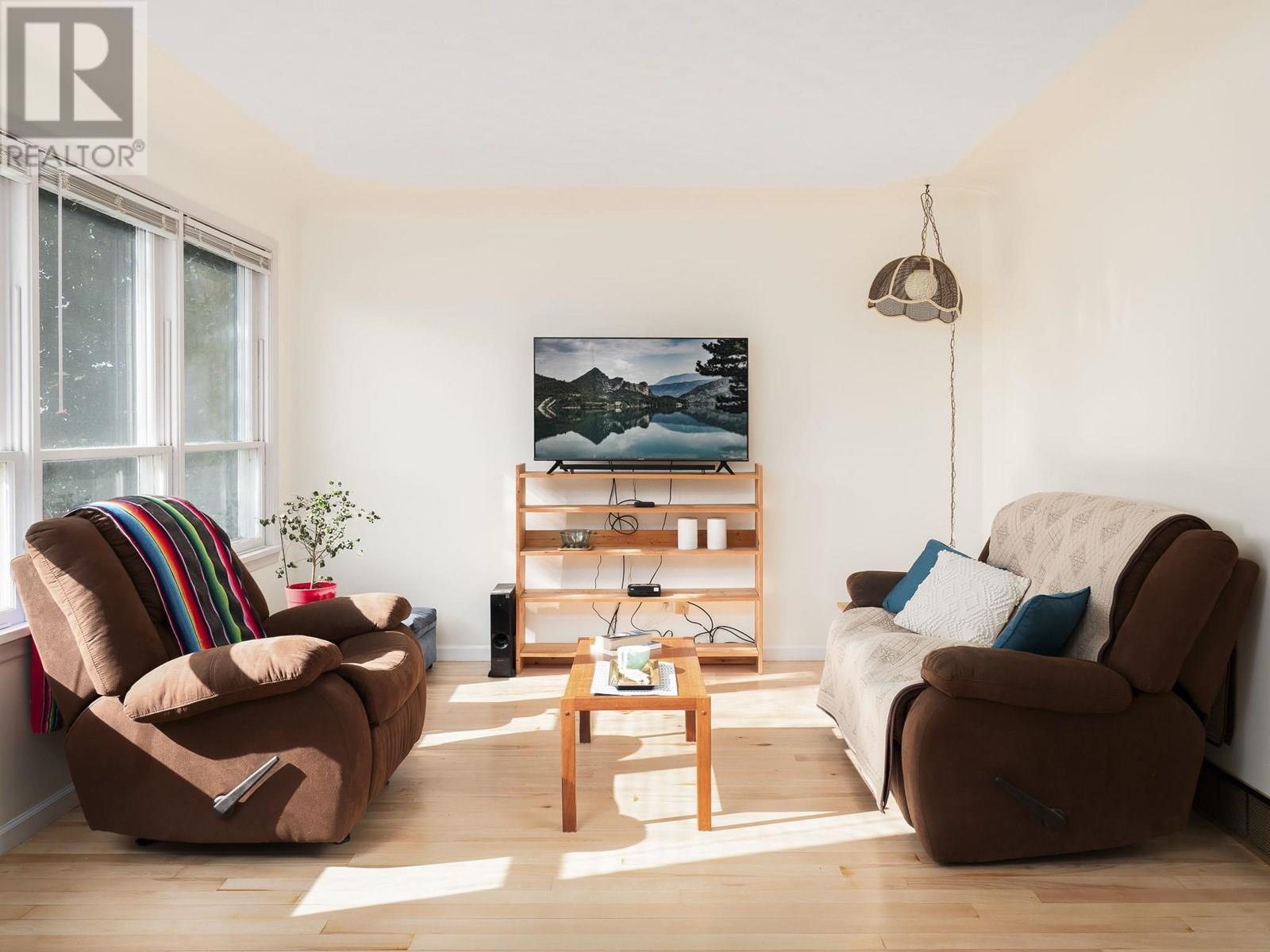 Photo 5 of 560 Watrous Street, Prince George BC