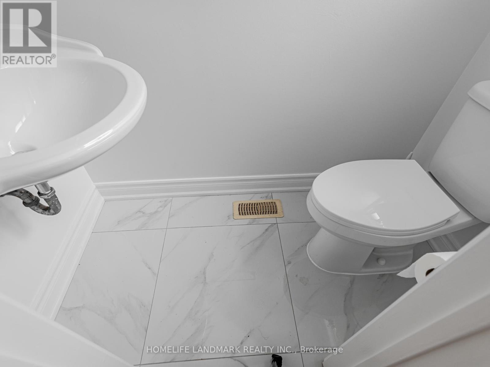 Photo 10 of Basement 58 Deerbrook Trail N, Toronto ON