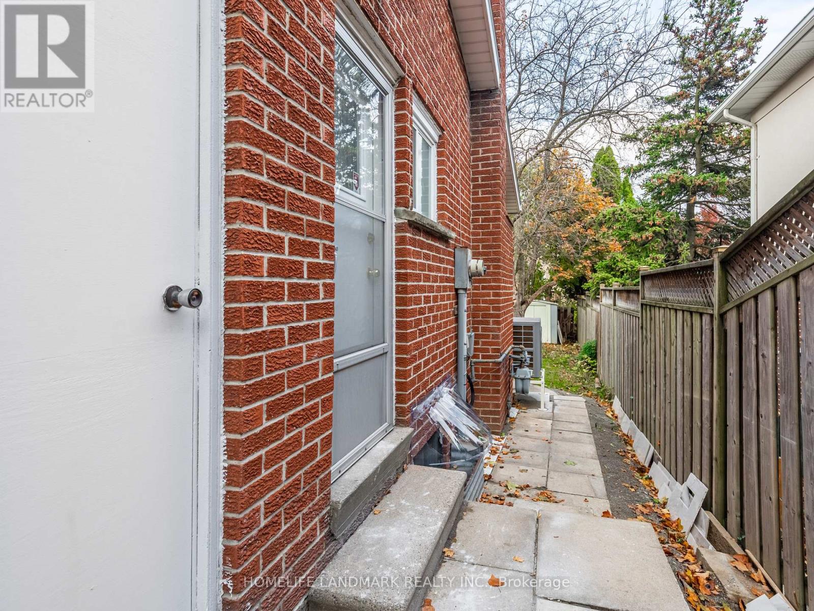 Photo 12 of Basement 58 Deerbrook Trail N, Toronto ON