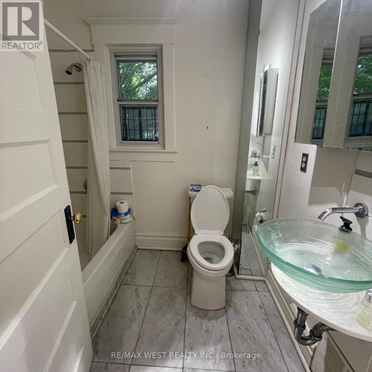 Photo 10 of 1813 Gerrard Street E, Toronto ON