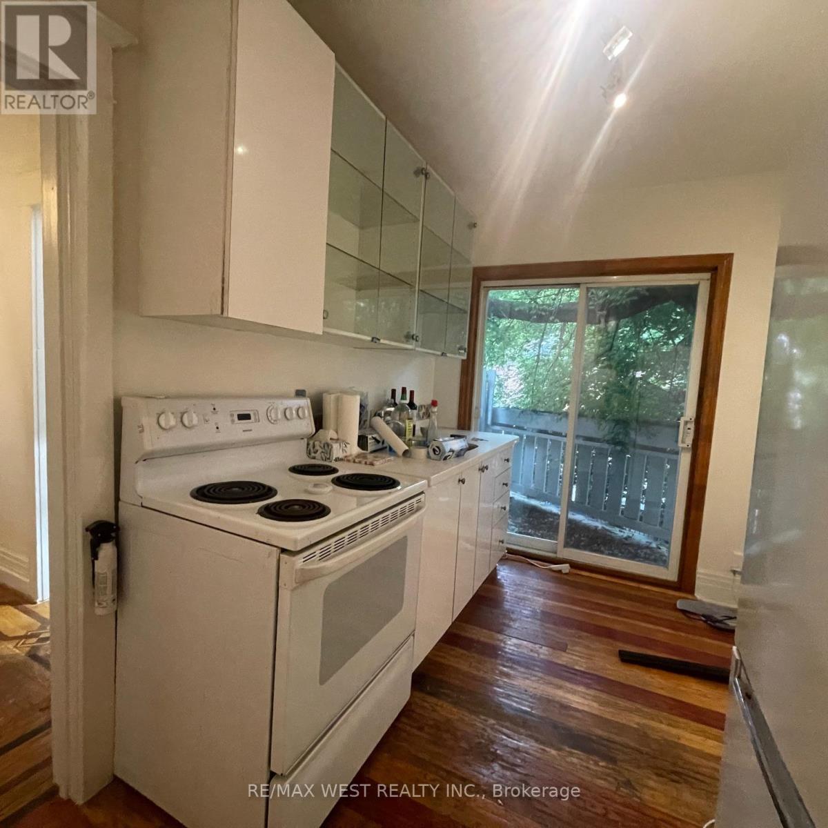 Photo 11 of 1813 Gerrard Street E, Toronto ON