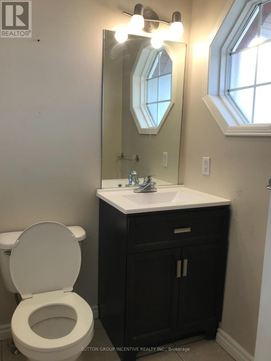 Photo 8 of 28 Weymouth Road, Barrie ON