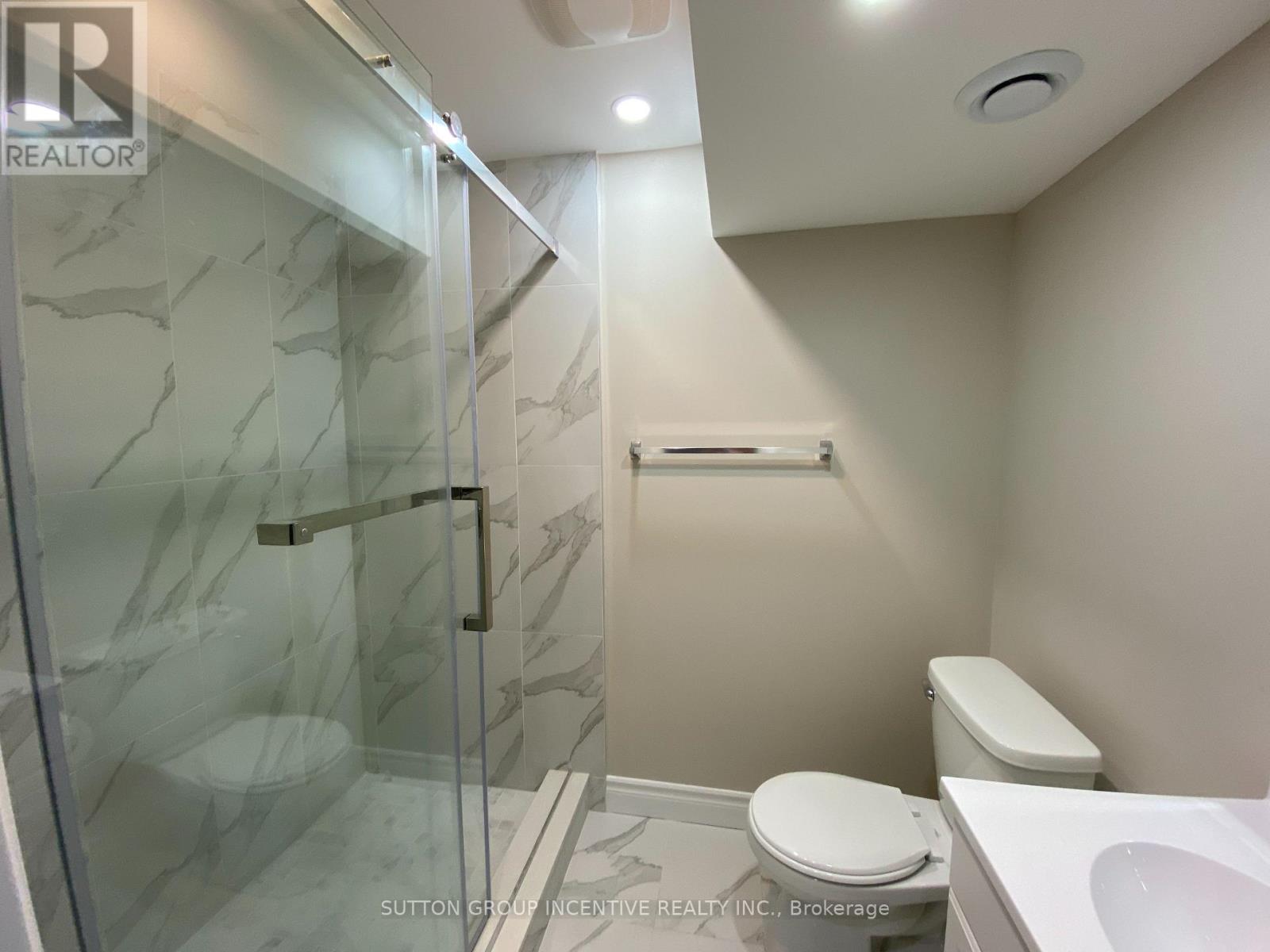 Photo 9 of 28 Weymouth Road, Barrie ON