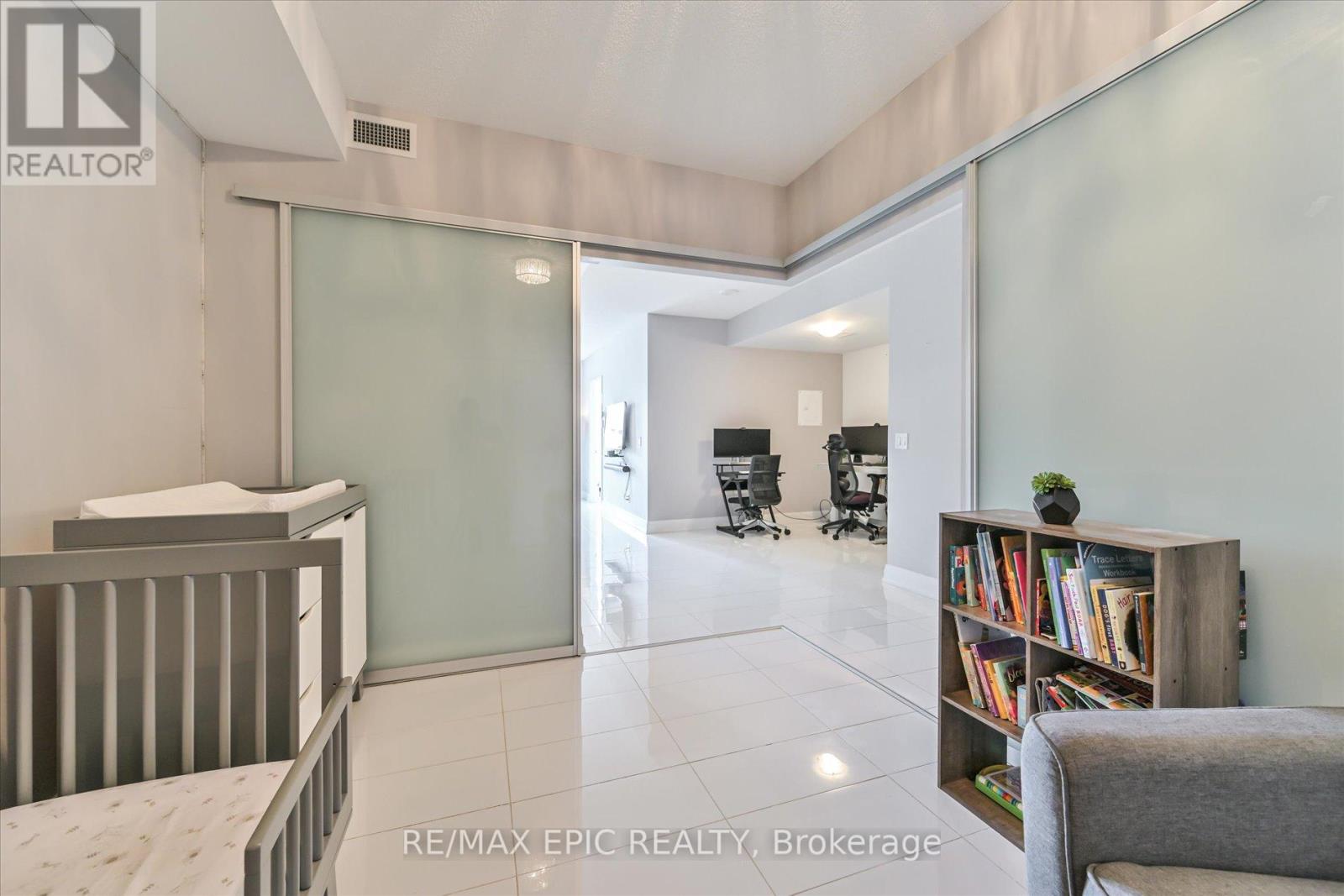 Photo 18 of 204 16 Mcadam Avenue, Toronto ON