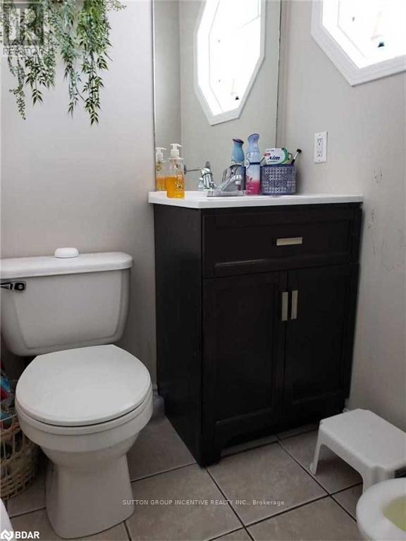 Photo 7 of 28 Weymouth Road, Barrie ON
