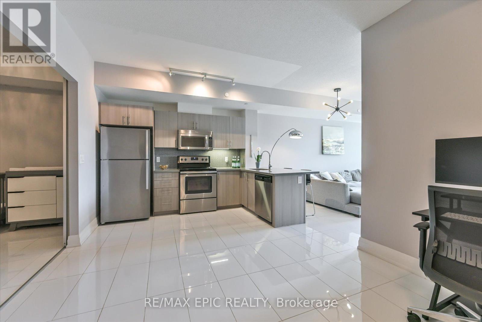 Photo 6 of 204 16 Mcadam Avenue, Toronto ON