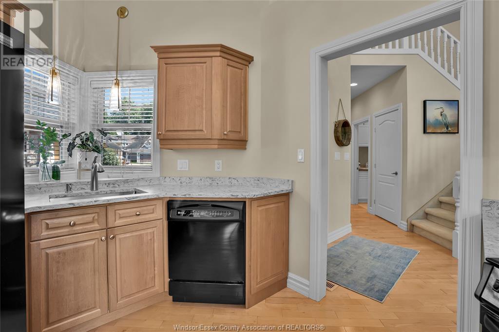 Photo 25 of 71 Red Oak Crescent, Amherstburg ON