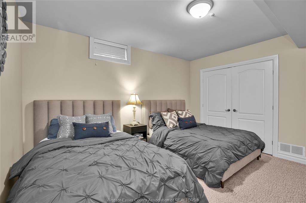 Photo 33 of 71 Red Oak Crescent, Amherstburg ON