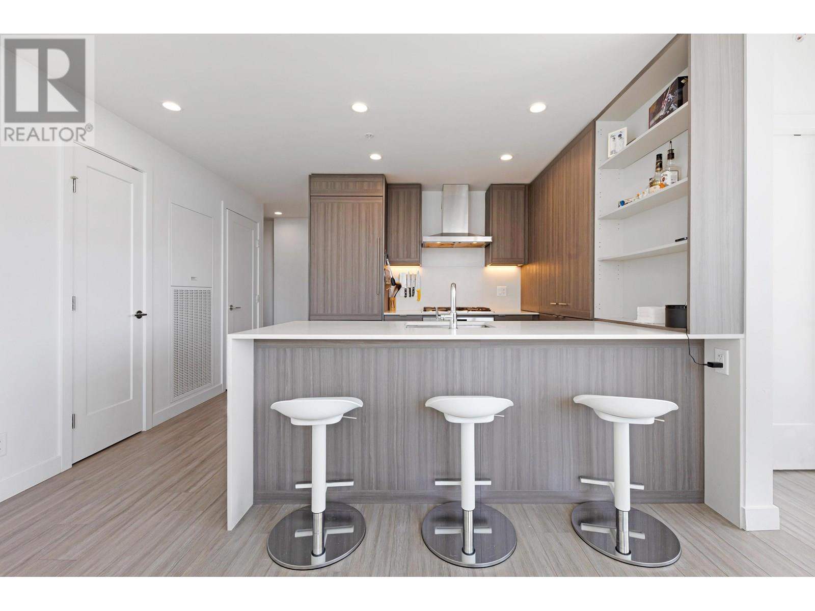 Photo 4 of 2408 2351 Beta Avenue, Burnaby BC