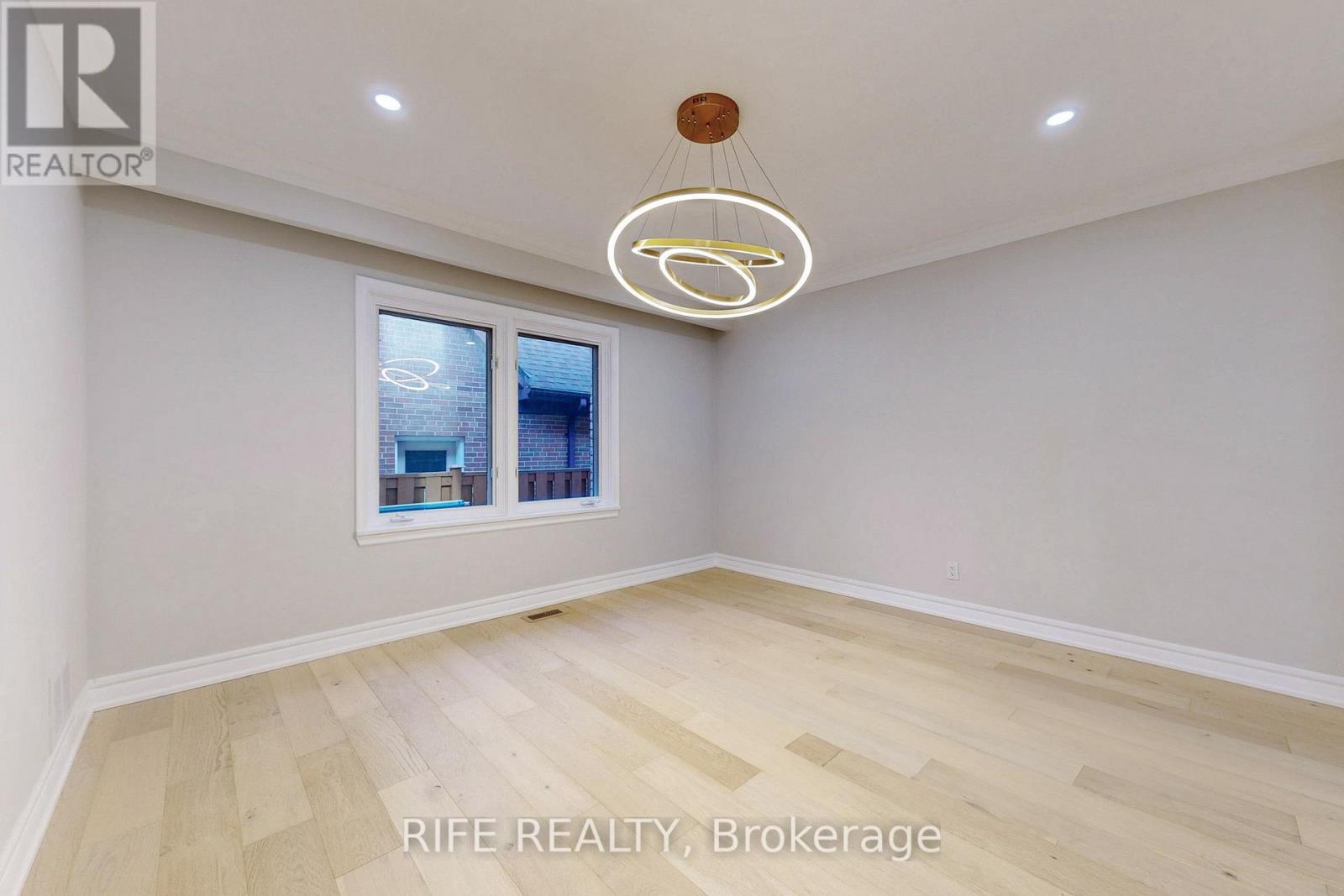 Photo 11 of 8 Elliotwood Court, Toronto ON