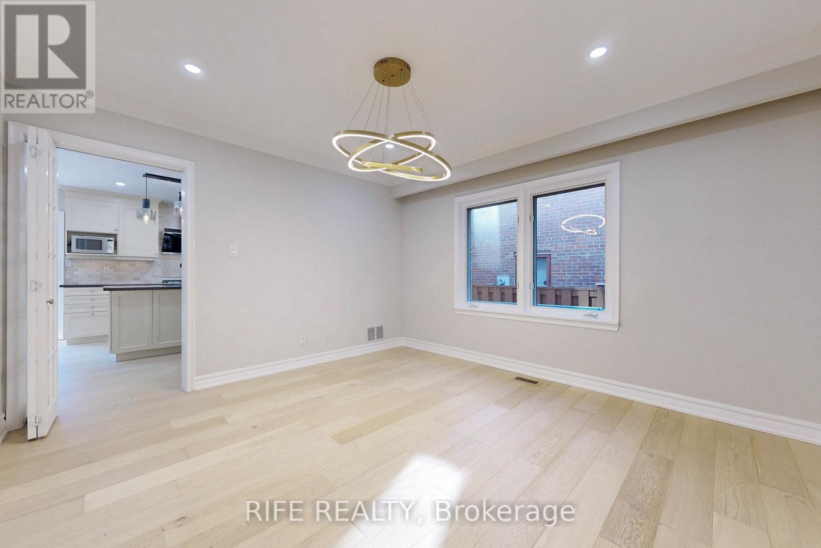 Photo 12 of 8 Elliotwood Court, Toronto ON