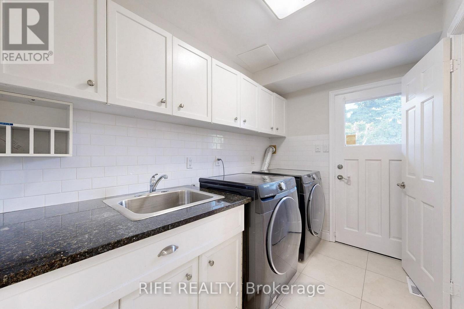 Photo 14 of 8 Elliotwood Court, Toronto ON