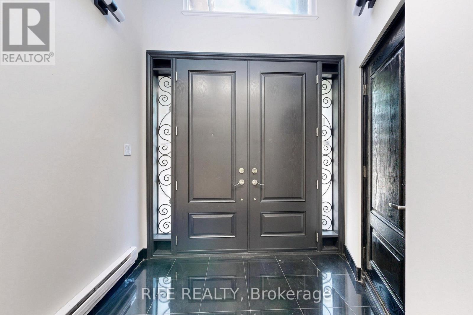 Photo 16 of 8 Elliotwood Court, Toronto ON
