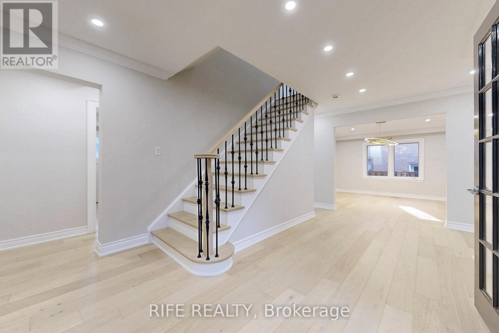 Photo 17 of 8 Elliotwood Court, Toronto ON