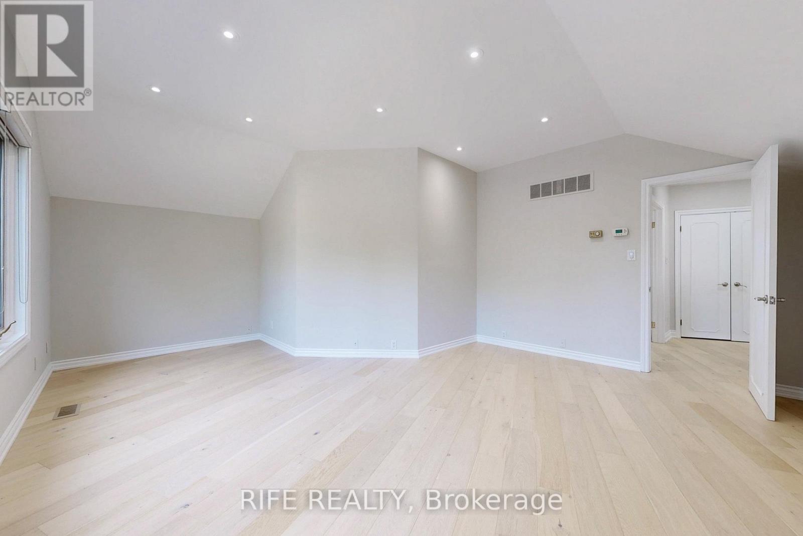Photo 24 of 8 Elliotwood Court, Toronto ON