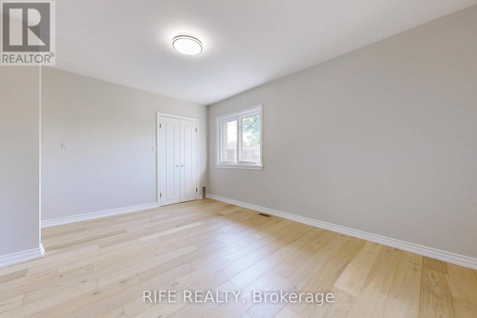 Photo 25 of 8 Elliotwood Court, Toronto ON