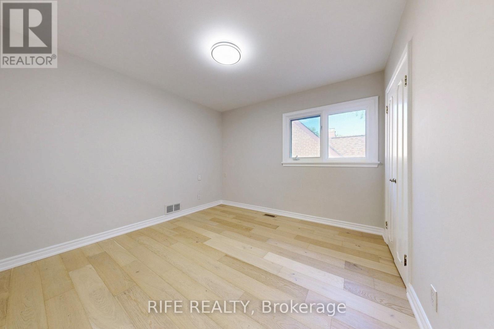 Photo 26 of 8 Elliotwood Court, Toronto ON