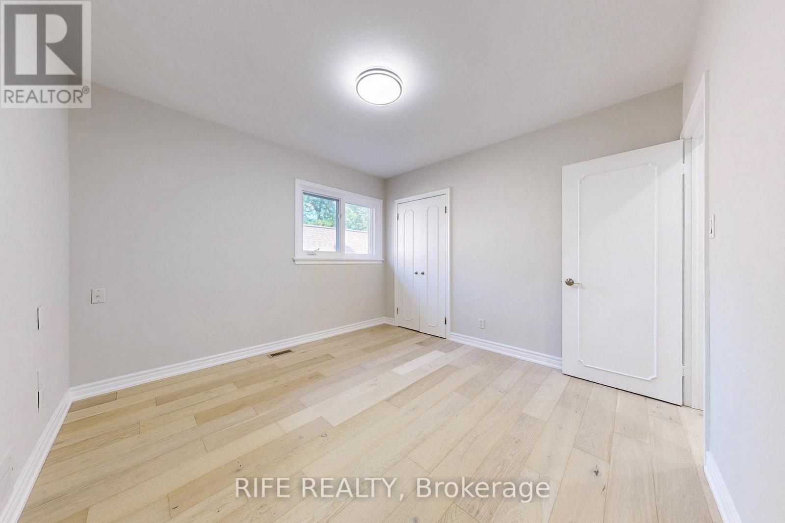 Photo 27 of 8 Elliotwood Court, Toronto ON