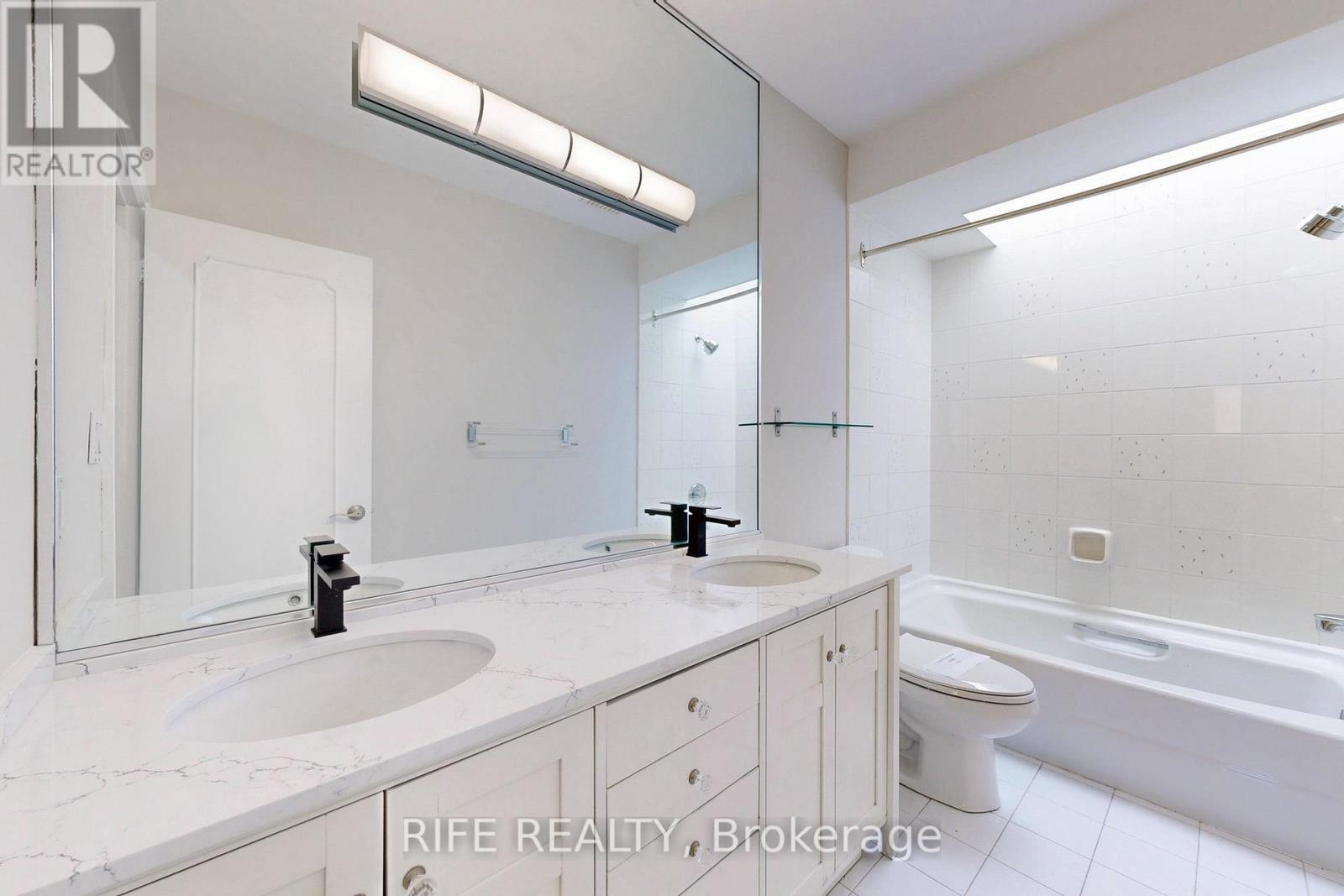 Photo 34 of 8 Elliotwood Court, Toronto ON