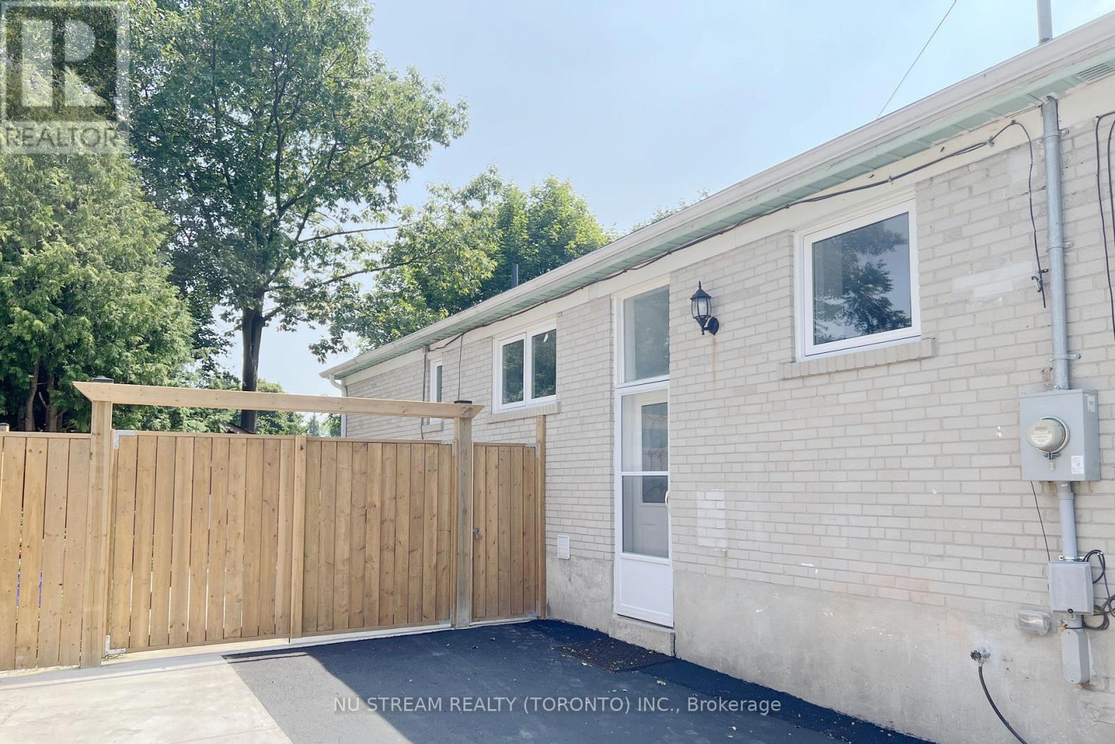 Photo 2 of Basement 332 Taylor Mills Drive S, Richmond Hill ON