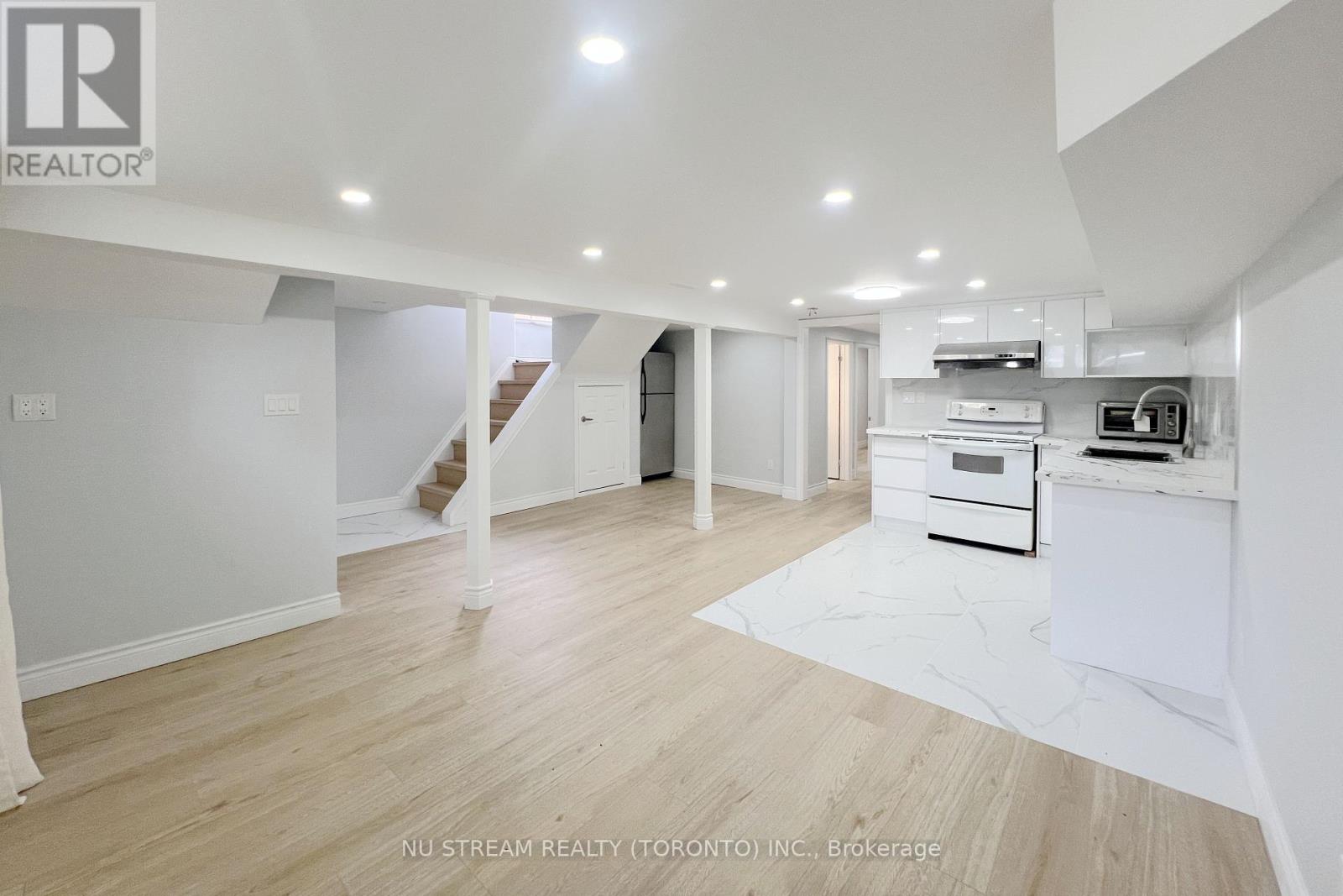Photo 6 of Basement 332 Taylor Mills Drive S, Richmond Hill ON