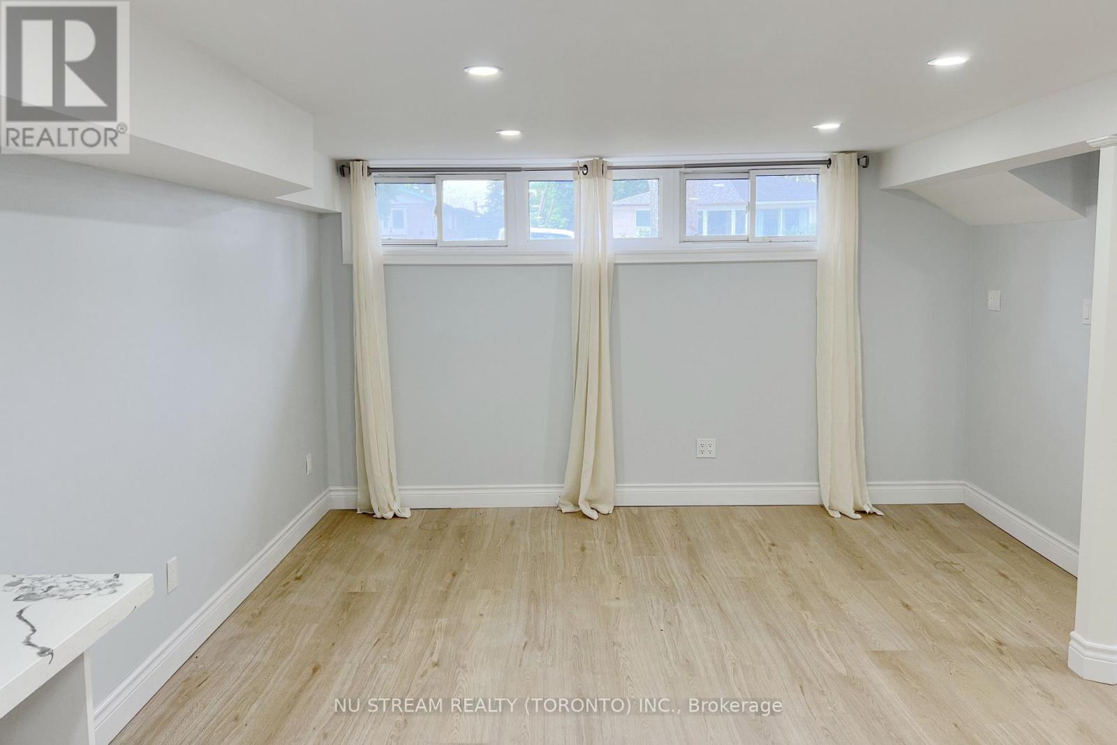 Photo 8 of Basement 332 Taylor Mills Drive S, Richmond Hill ON
