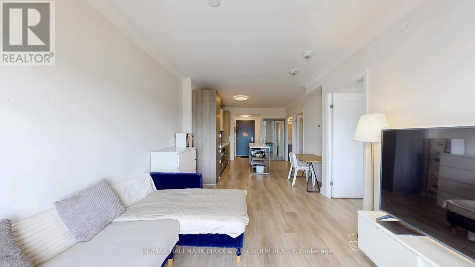 Photo 10 of 2209 8 Water Walk Drive, Markham ON