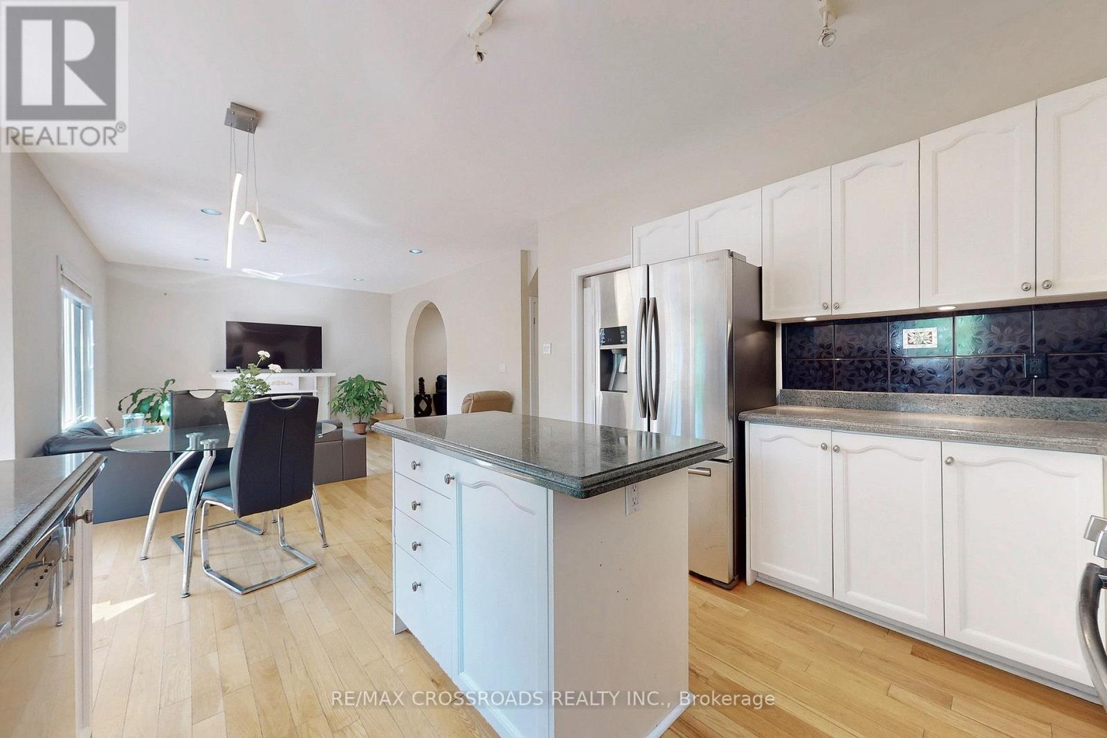Photo 12 of 63 Baynards Lane, Richmond Hill ON