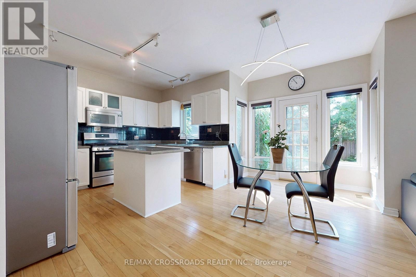 Photo 15 of 63 Baynards Lane, Richmond Hill ON