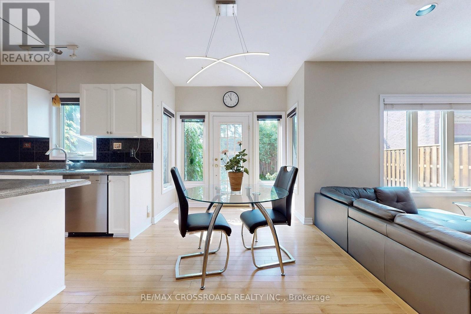 Photo 16 of 63 Baynards Lane, Richmond Hill ON