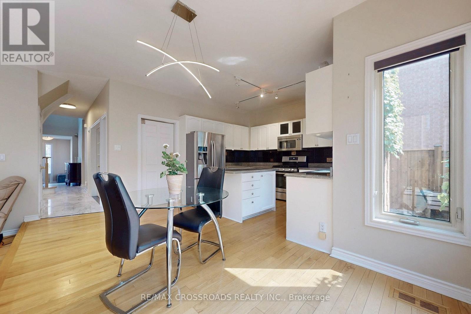 Photo 18 of 63 Baynards Lane, Richmond Hill ON