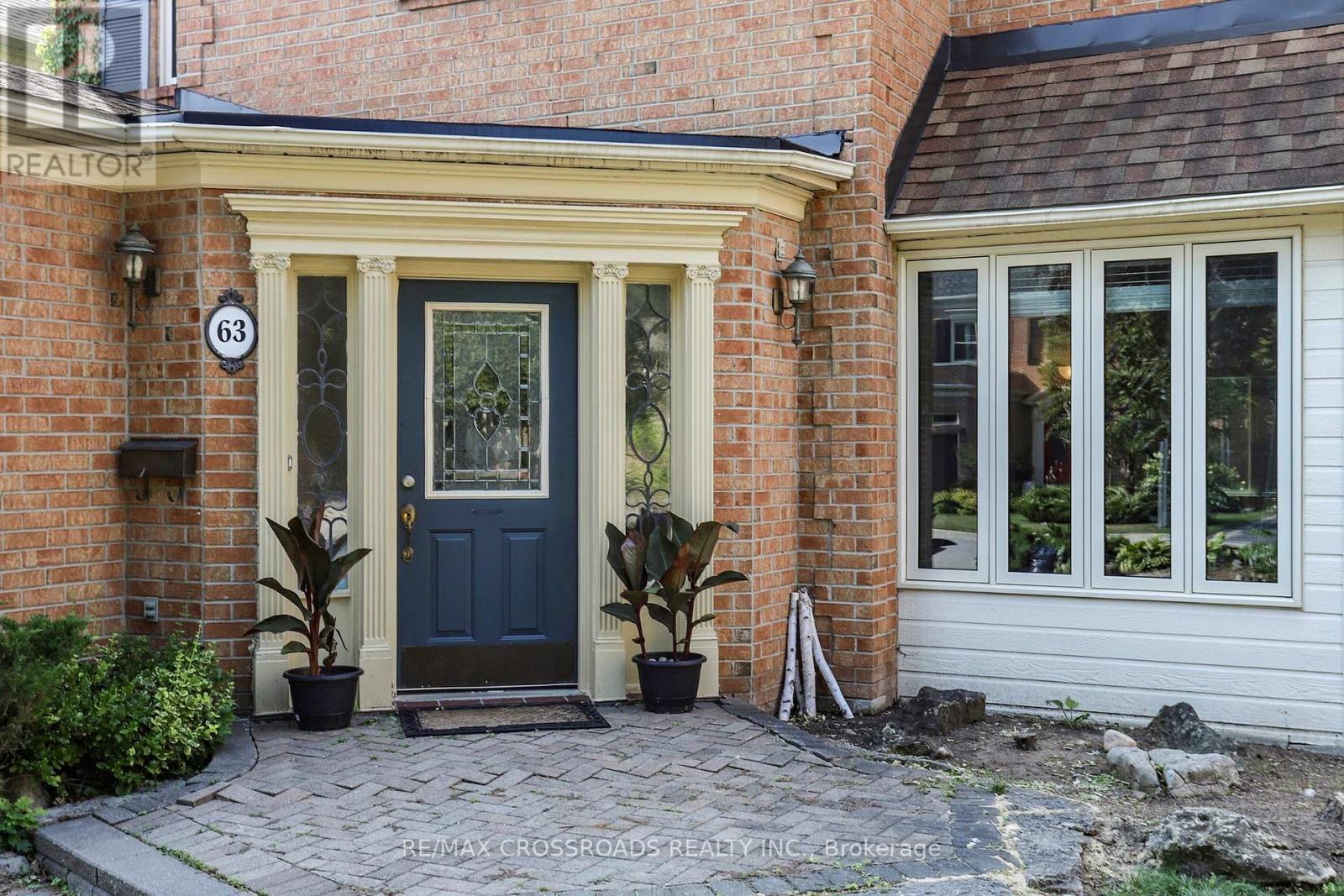 Photo 2 of 63 Baynards Lane, Richmond Hill ON