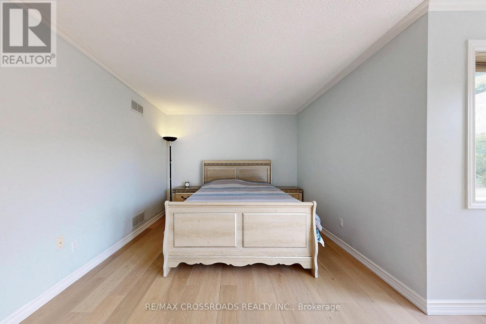 Photo 23 of 63 Baynards Lane, Richmond Hill ON