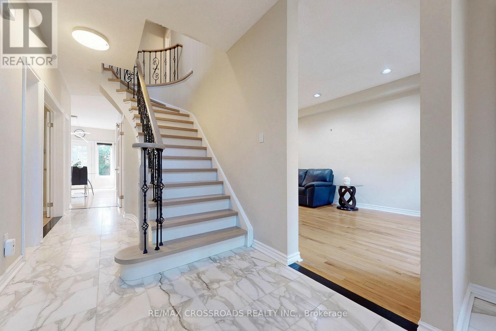 Photo 31 of 63 Baynards Lane, Richmond Hill ON