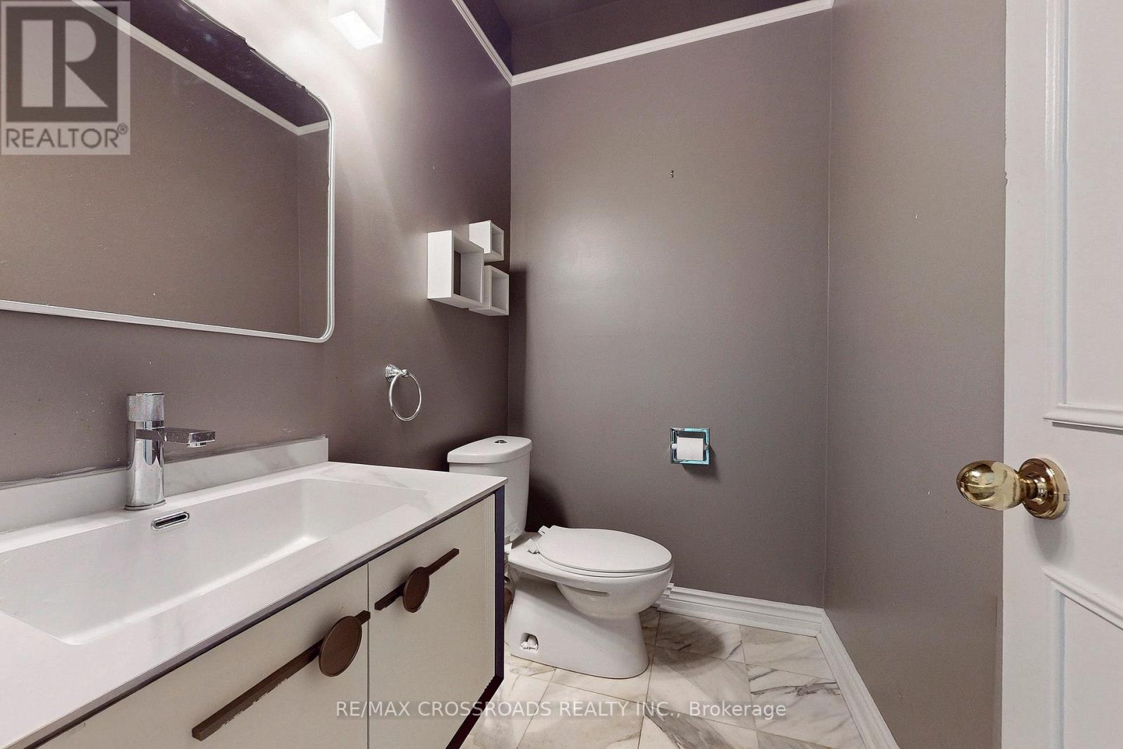 Photo 33 of 63 Baynards Lane, Richmond Hill ON