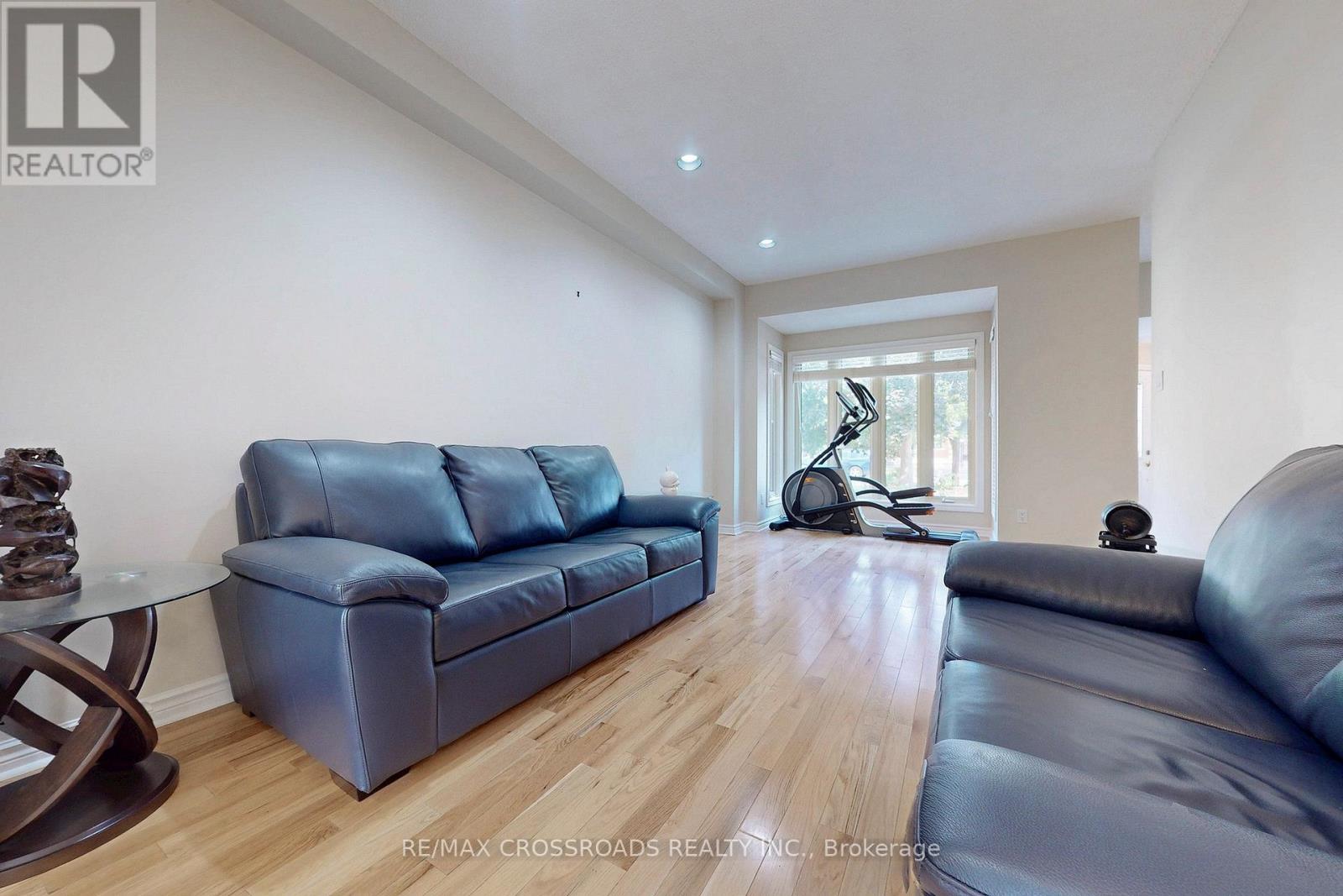 Photo 5 of 63 Baynards Lane, Richmond Hill ON