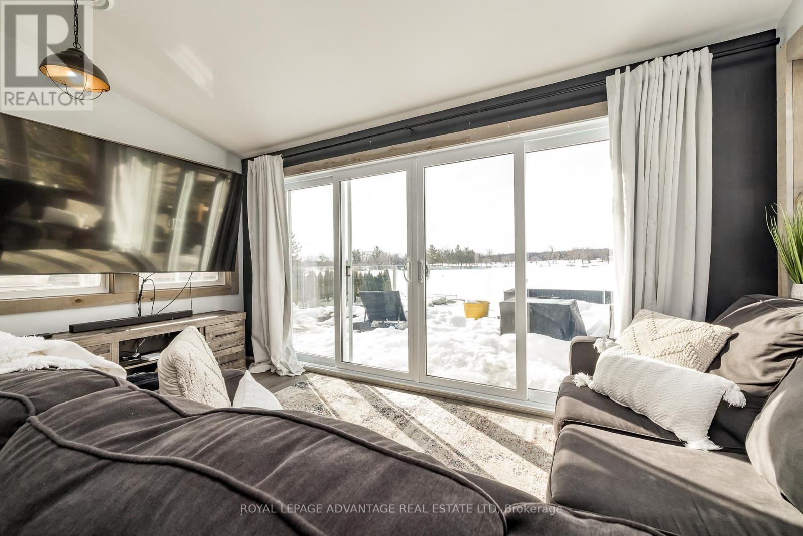 Photo 16 of 120 Queen Street, Smiths Falls ON