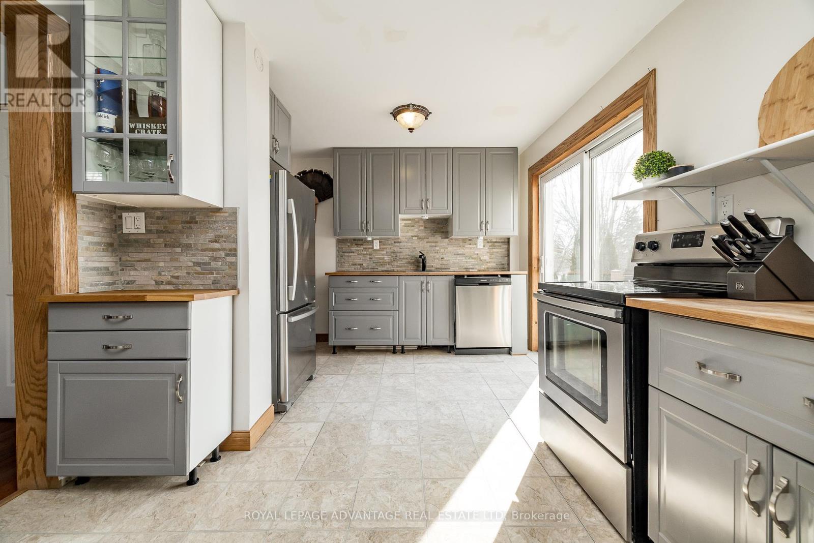 Photo 18 of 120 Queen Street, Smiths Falls ON