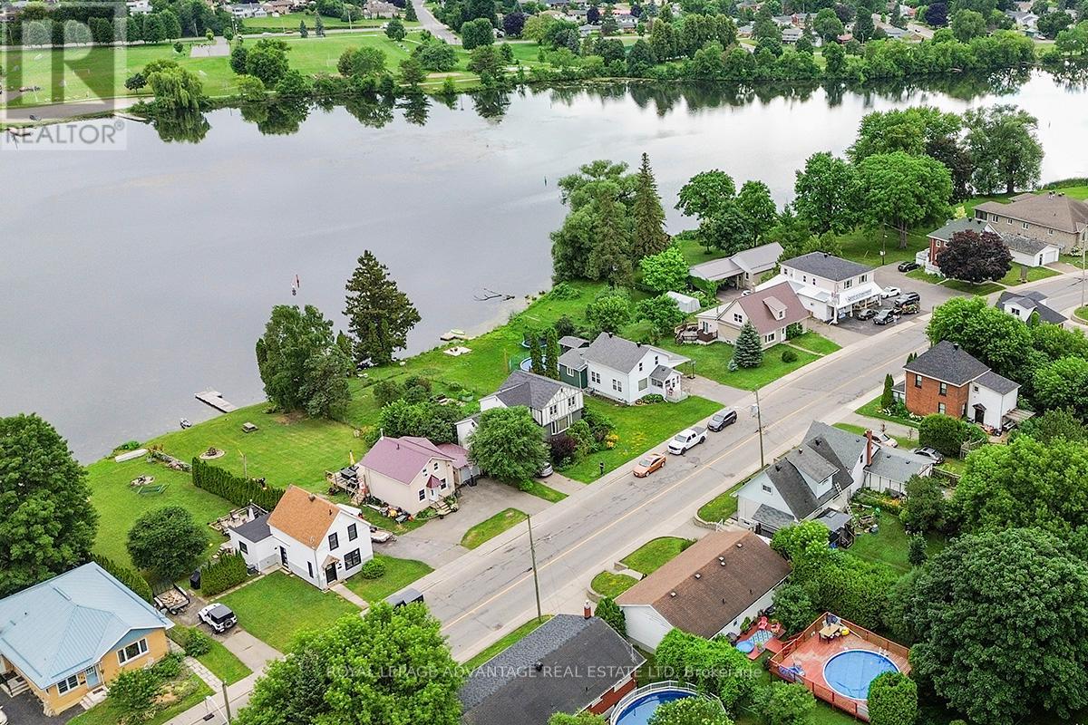 Photo 35 of 120 Queen Street, Smiths Falls ON