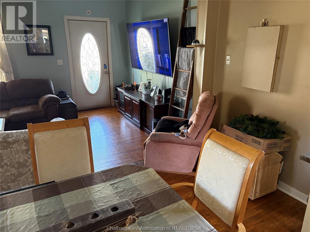 Photo 5 of 68 Sheldon Avenue, Chatham ON