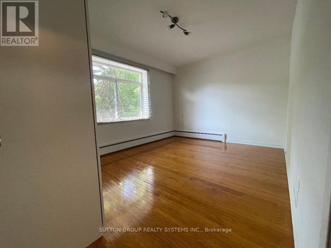 Photo 8 of 6 31 Cannon Road, Toronto ON