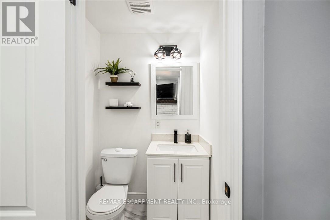 Photo 19 of 140 East 35th Street, Hamilton ON