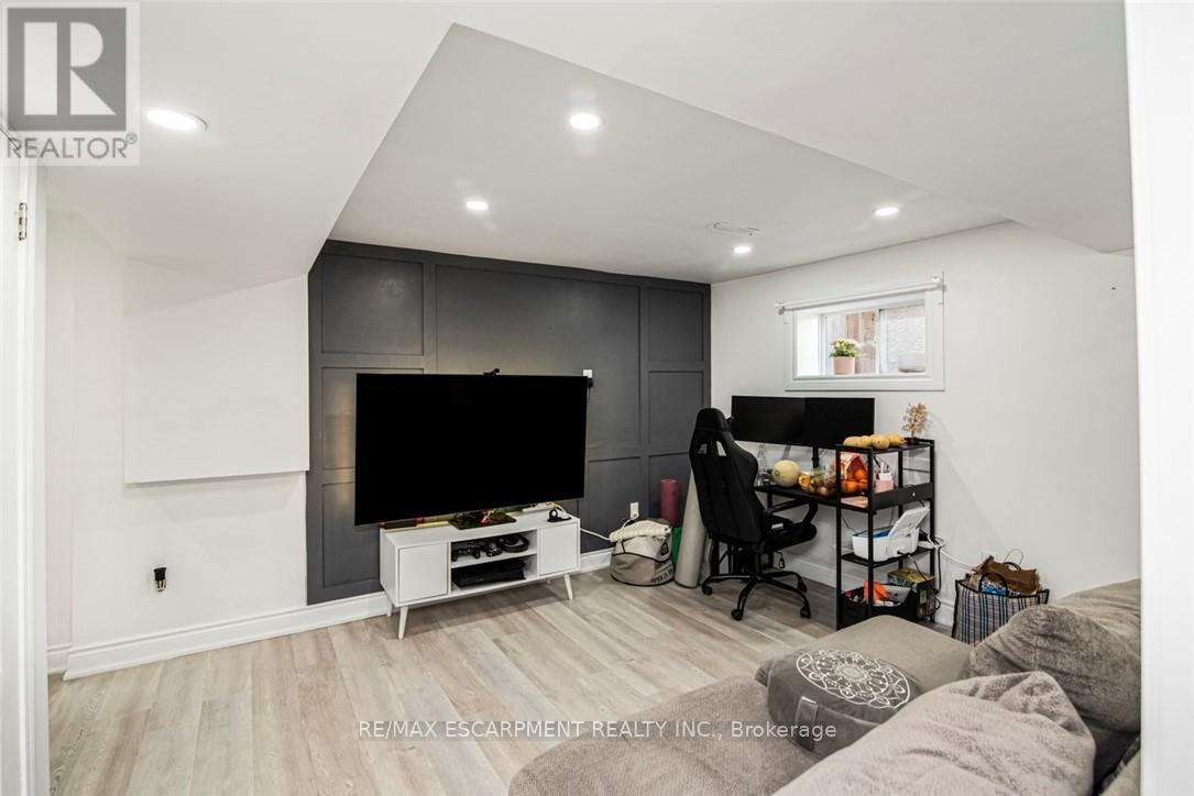 Photo 22 of 140 East 35th Street, Hamilton ON