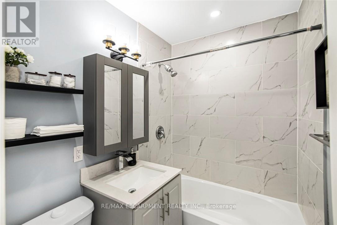 Photo 18 of 140 East 35th Street, Hamilton ON