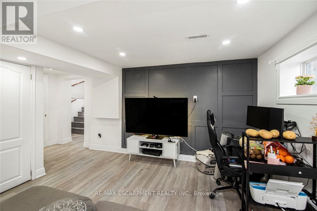 Photo 23 of 140 East 35th Street, Hamilton ON