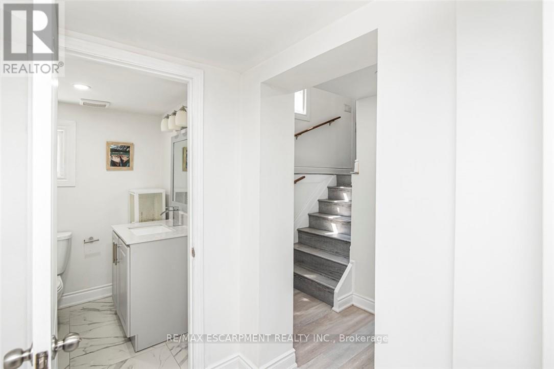 Photo 20 of 140 East 35th Street, Hamilton ON